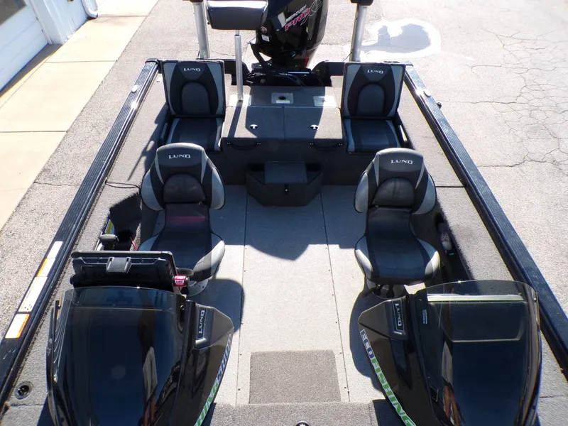 Slide: The Image of Interior view of a 2019 Lund 2075 Pro V Bass XS boat. - 8