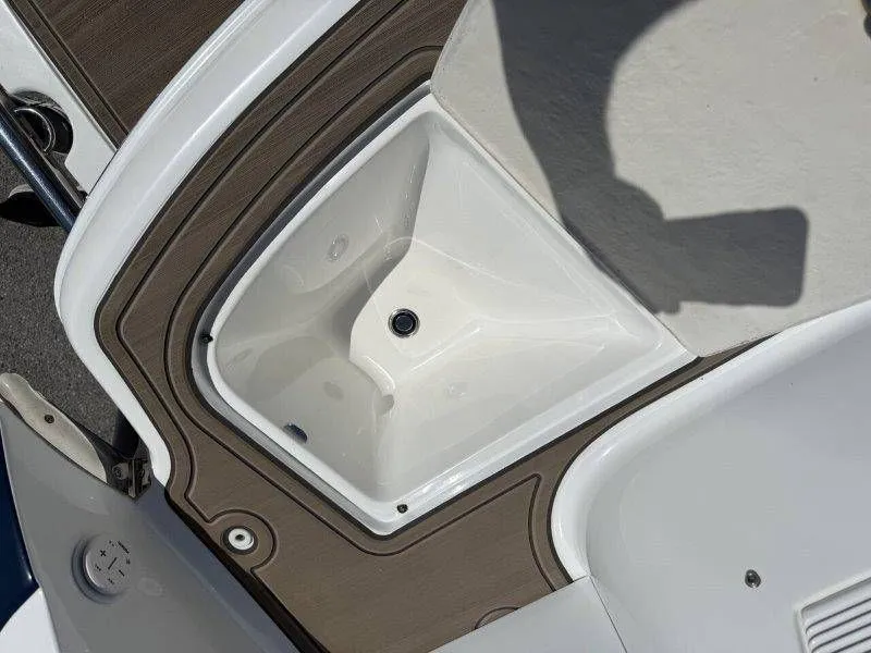 Slide: The Image of 2006 Cobalt 246 boat with integrated storage compartment. - 39