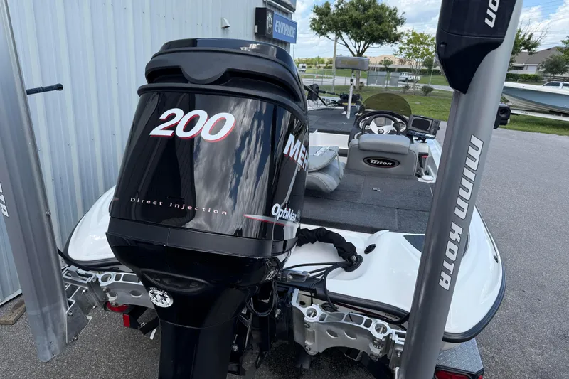 Slide: The Image of 2007 Triton TR-196 boat with Mercury 200 engine and Minn Kota trolling motor. - 4