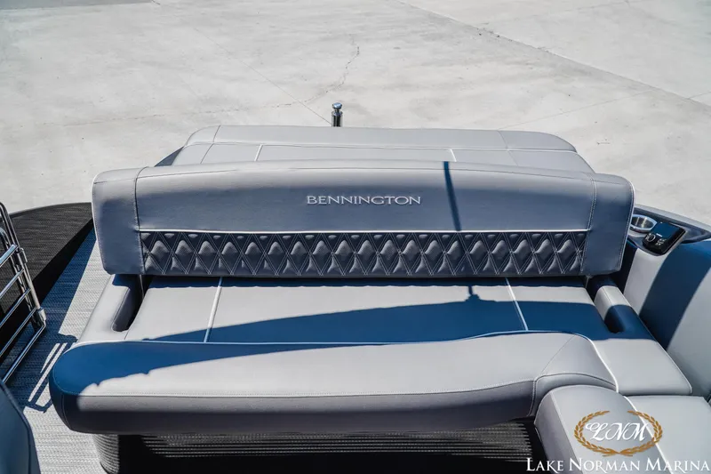 Slide: The Image of 2020 Bennington 25QXSBIO boat seating at Lake Norman Marina. - 17