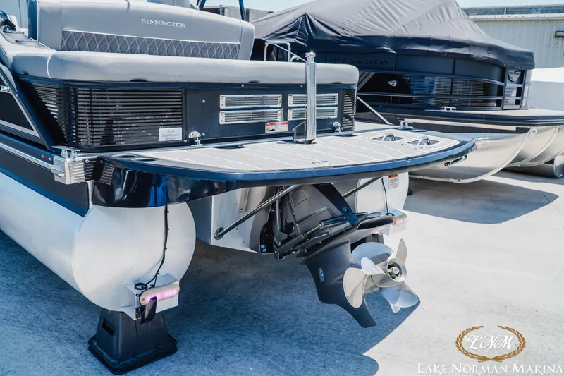 Slide: The Image of 2020 Bennington 25QXSBIO pontoon boat at Lake Norman Marina. - 4