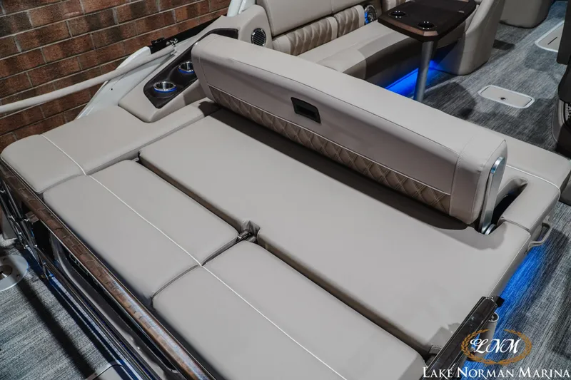 Slide: The Image of Luxurious seating on 2026 Bennington 27QXSBAT2 boat at Lake Norman Marina. - 9