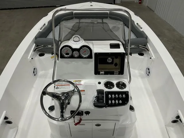 Slide: The Image of NauticStar 191 Hybrid 2026 - 10