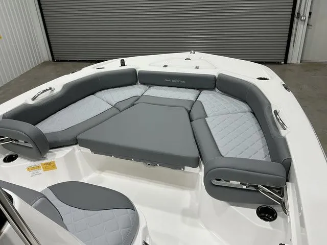 Slide: The Image of NauticStar 191 Hybrid 2026 - 22