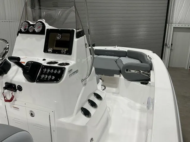 Slide: The Image of NauticStar 191 Hybrid 2026 - 15
