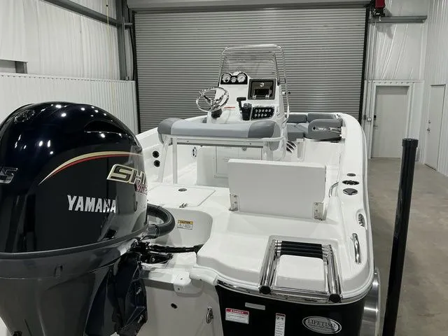 Slide: The Image of NauticStar 191 Hybrid 2026 - 17