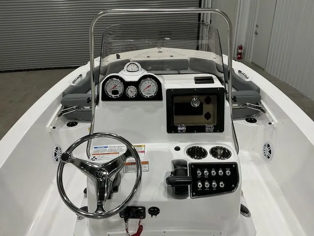 Slide: The Image of NauticStar 191 Hybrid 2026 - 9
