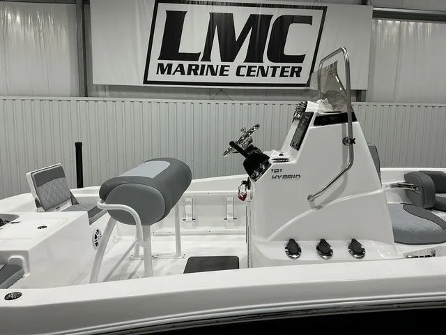 Slide: The Image of NauticStar 191 Hybrid 2026 - 20