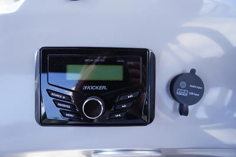 Slide: The Image of Kicker media center and audio input on 2023 Bennington S 18 Fishing boat. - 31