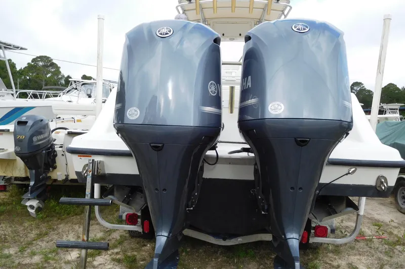 Slide: The Image of 2003 Hydra-Sports Vector 2800 CC with dual Yamaha outboard motors. - 4