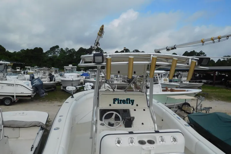 Slide: The Image of 2003 Hydra-Sports Vector 2800 CC boat in marina, surrounded by other vessels. - 9