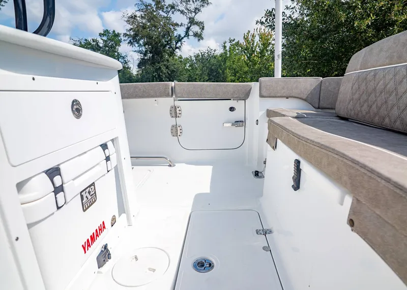 Slide: The Image of Sea Hunt Ultra 285 Coffin Box 2026 - 9