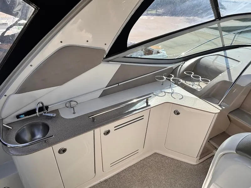 Slide: The Image of Interior of 2007 Sea Ray Sundancer 310 yacht. - 10