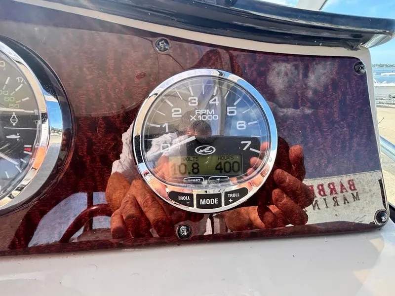 Slide: The Image of Tachometer of a 2007 Sea Ray Sundancer 310 boat, displaying 400 hours. - 13