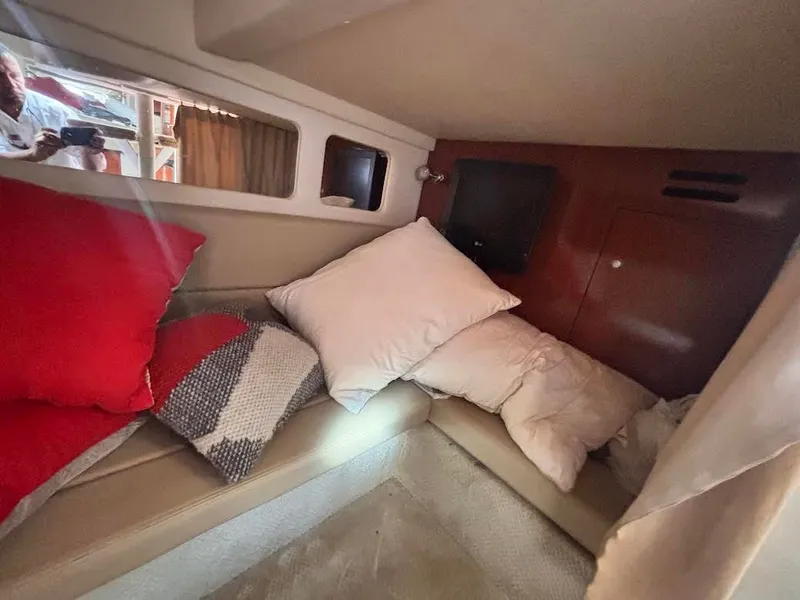 Slide: The Image of Interior of 2007 Sea Ray Sundancer 310 yacht with cushions. - 29
