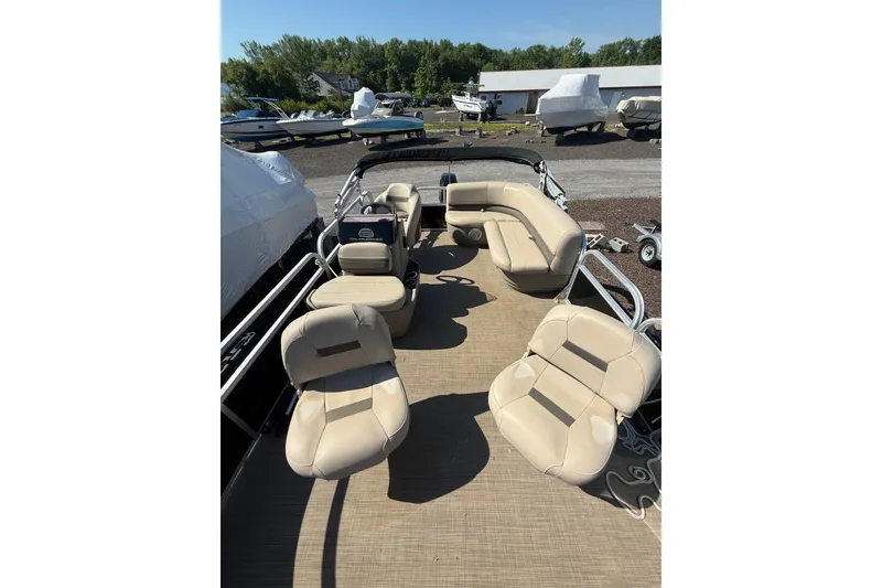 Slide: The Image of 2021 Sun Tracker Bass Buggy 16 XL Select pontoon boat with beige seating. - 11