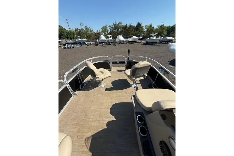 Slide: The Image of 2021 Sun Tracker Bass Buggy 16 XL Select pontoon boat interior view. - 18