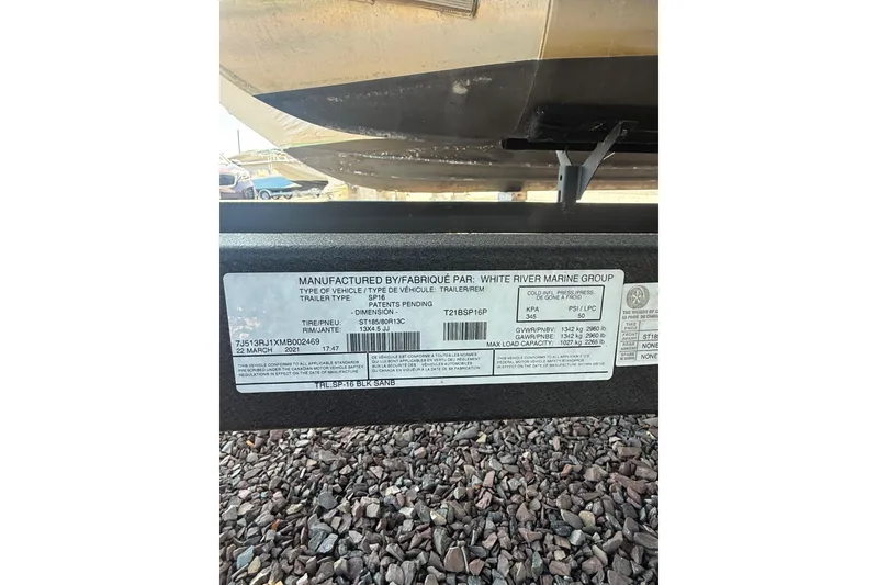 Slide: The Image of Label on 2021 Sun Tracker Bass Buggy 16 XL Select trailer, detailing specifications and manufacturing information. - 29