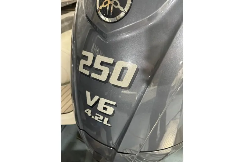 Slide: The Image of Zodiac Medline 7.5 2025 model with 250 V6 4.2L engine detail. - 11
