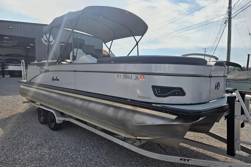 The Image of 2021 Avalon 2585 Catalina QL pontoon boat on trailer, parked outdoors. - 0