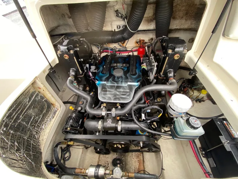 Slide: The Image of Engine compartment of a 2006 Sea Ray 240 Sundeck boat. - 7
