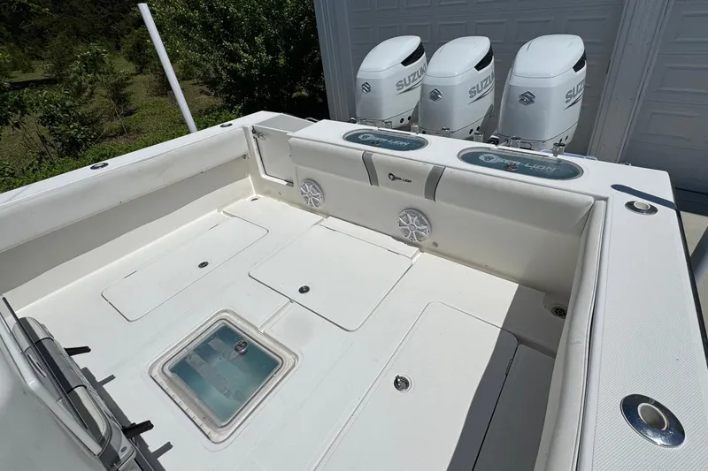 Slide: The Image of 2020 Sea-Lion 34 TE boat deck with triple Suzuki outboard engines. - 12