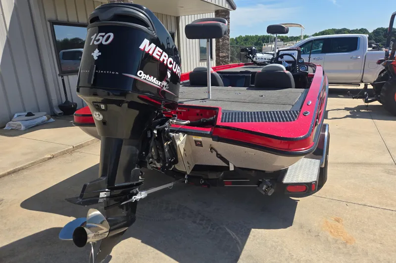 Slide: The Image of Red Stratos 189 VLO boat with Mercury 150 OptiMax engine, parked outdoors. - 3