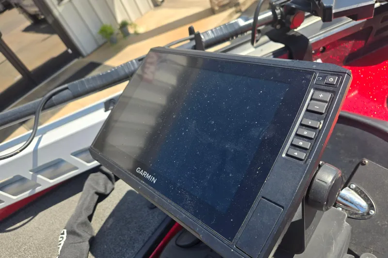 Slide: The Image of Garmin device on 2012 Stratos 189 VLO boat dashboard, close-up view. - 8