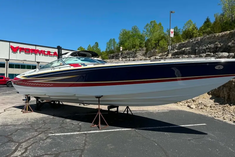 The Image of 2007 Formula 353 FASTech boat displayed outside a building. - 0