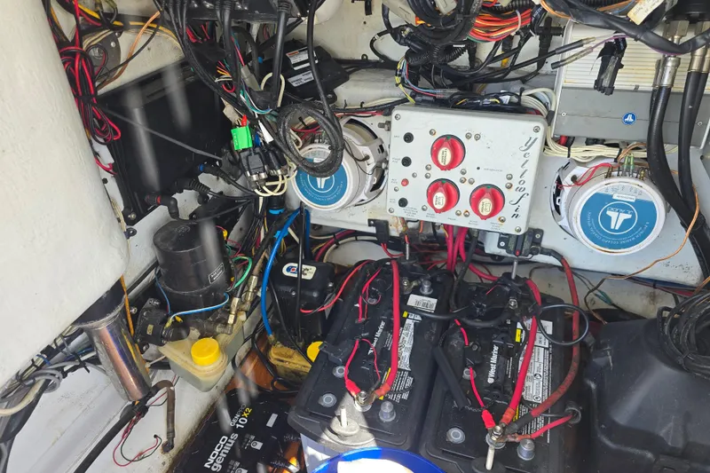 Slide: The Image of Electrical system and battery setup in a 2007 Yellowfin 24 Bay boat. - 13
