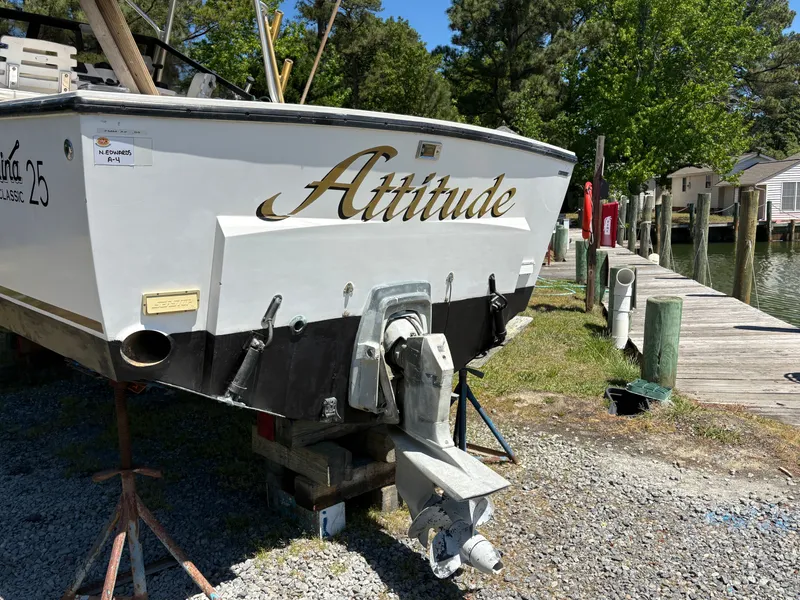 Slide: The Image of Stern of a 1996 Carolina Classic 25 Express boat at dock. - 5
