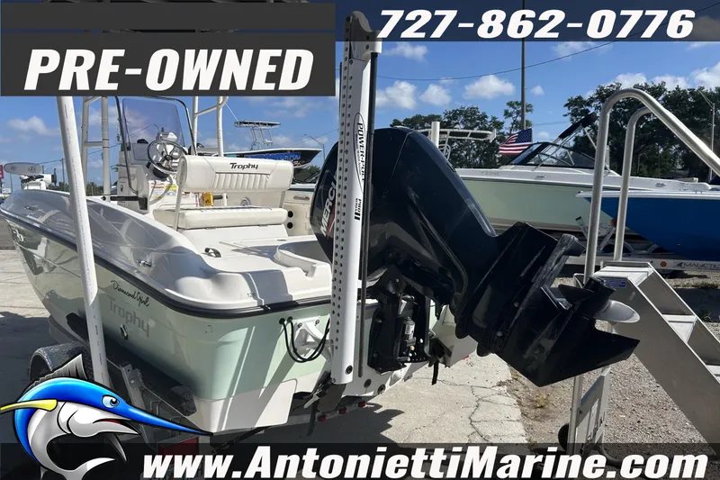 Slide: The Image of Pre-owned 2022 Bayliner Trophy T18Bay boat displayed at Antonietti Marine. - 4