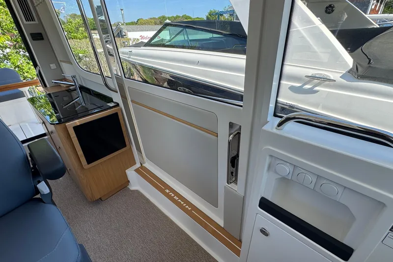 Slide: The Image of Interior of Nimbus Commuter 11 boat, model year 2025. - 41