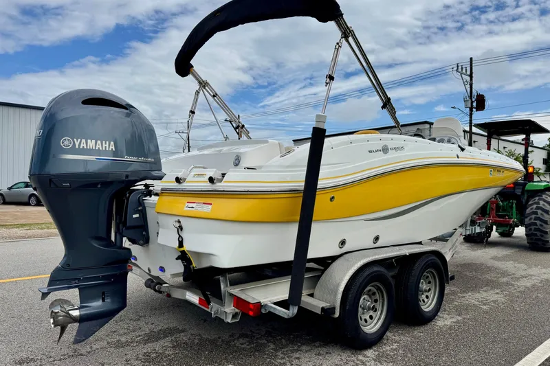Slide: The Image of 2014 Hurricane SunDeck Sport 203 OB boat with Yamaha outboard motor on trailer. - 4
