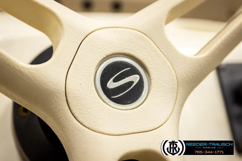 Slide: The Image of Close-up of 2008 Sedona 20 CR steering wheel with logo. - 28