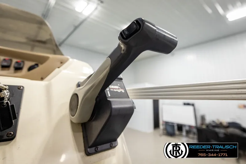 Slide: The Image of Throttle control lever on a 2008 Sedona 20 CR boat in a garage setting. - 32