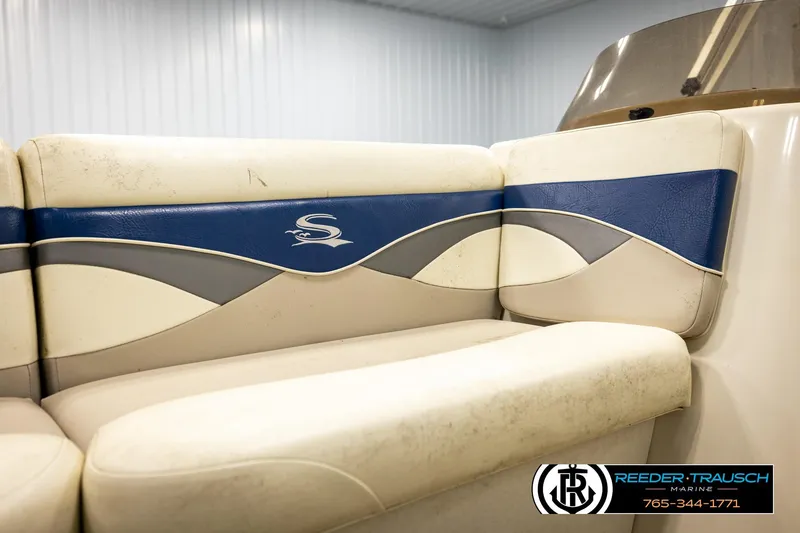 Slide: The Image of 2008 Sedona 20 CR boat seat with blue and white upholstery in a showroom. - 35
