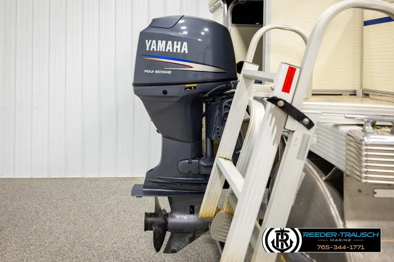 Slide: The Image of Yamaha four-stroke outboard motor on 2008 Sedona 20 CR boat, with ladder and Reeder-Trausch Marine logo. - 38