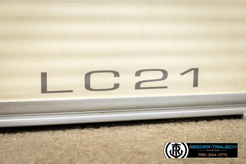 Slide: The Image of "LC21" text on a Sedona 20 CR 2008 model, Reeder-Trausch Marine logo visible. - 44