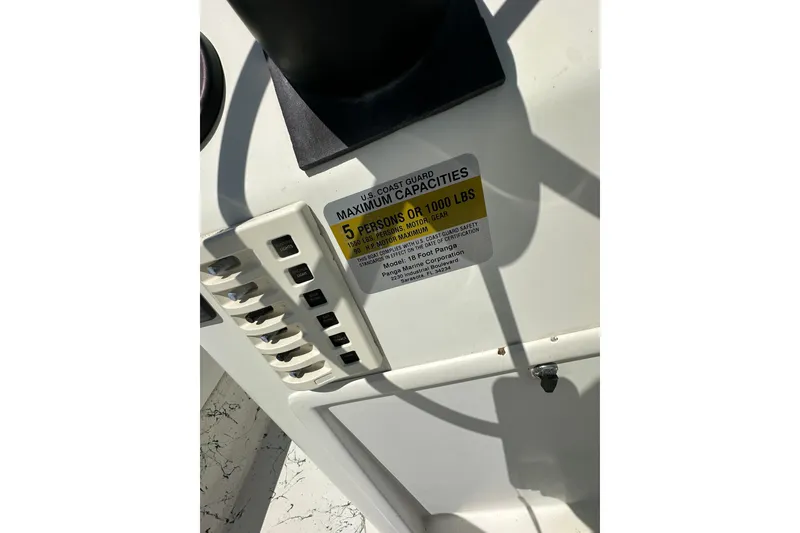 Slide: The Image of 2007 Panga Marine 18 boat capacity label, indicating a maximum of 5 persons or 1000 lbs. - 12