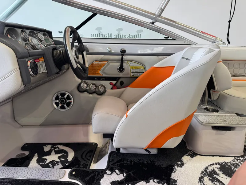 Slide: The Image of Interior of a 2008 Nautique Super Air Nautique 230 boat. - 23