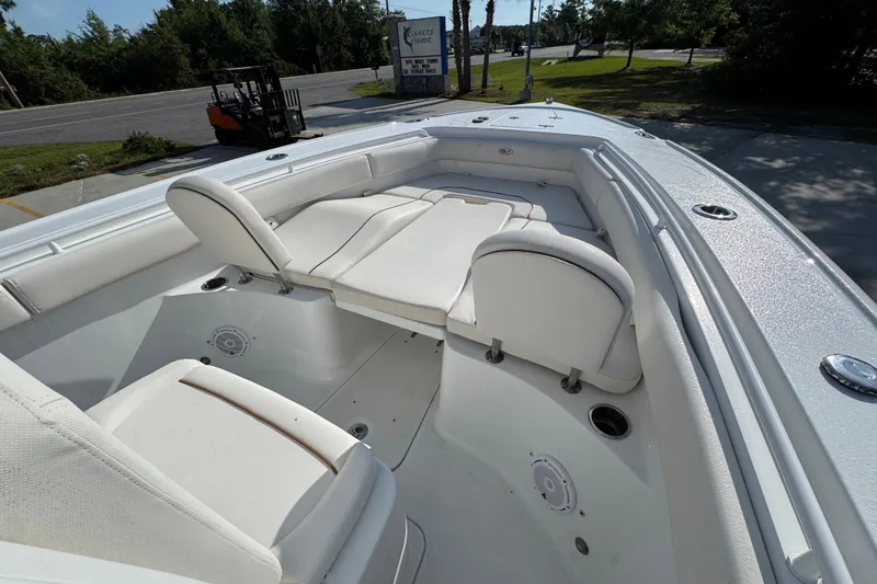 Slide: The Image of 2022 Sea Hunt Ultra 275 SE boat with spacious white seating area. - 15