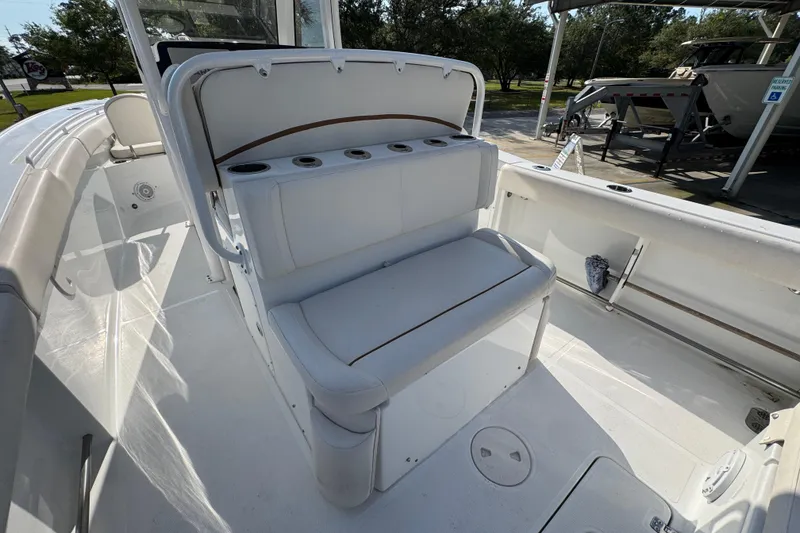 Slide: The Image of 2022 Sea Hunt Ultra 275 SE boat interior with seating and cup holders. - 29