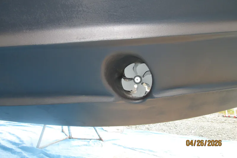 Slide: The Image of 2006 Sea Ray 38 Sundancer boat hull with visible propeller detail. - 59