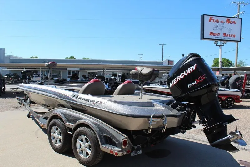 Slide: The Image of 2011 Ranger Z120 Comanche boat with Mercury Pro XS engine at Fun-N-Sun Boat Sales. - 4