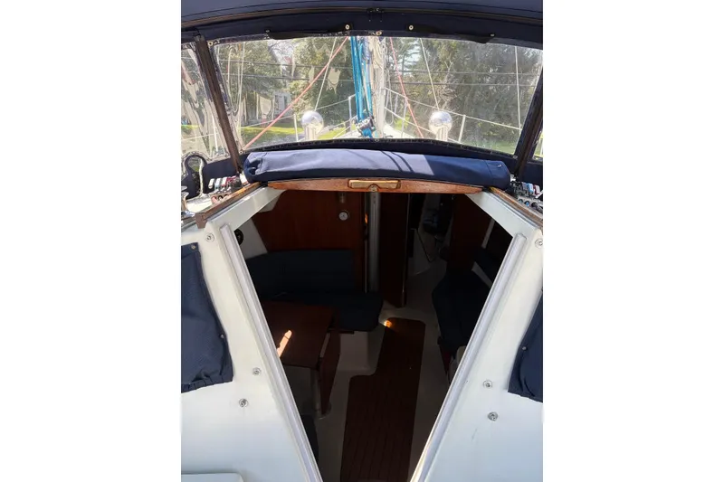 Slide: The Image of Interior view of 1999 Seaward Eagle 32 sailboat by Hake Yachts Inc. - 11