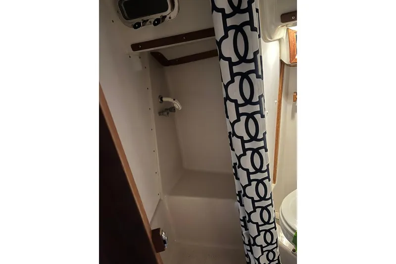 Slide: The Image of Shower area in 1999 Seaward Eagle 32 yacht by Hake Yachts Inc. - 37