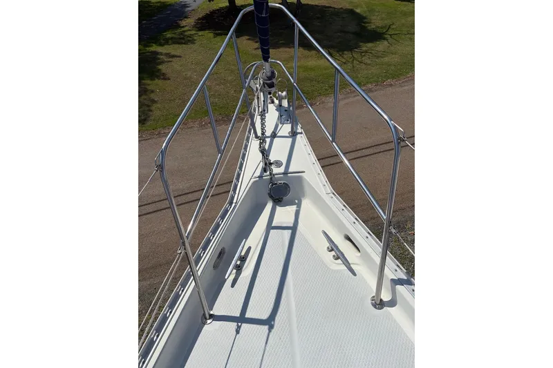 Slide: The Image of Bow view of 1999 Seaward Eagle 32 sailboat by Hake Yachts Inc. - 5