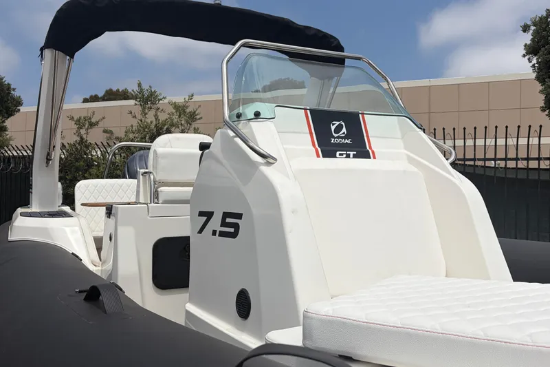 Slide: The Image of Zodiac Medline 7.5 GT Console area - 2