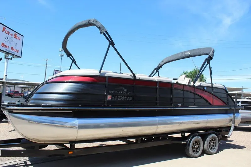 Slide: The Image of 2019 Bennington 25 QSR pontoon boat on trailer at Fun-N-Sun Boat Sales. - 10